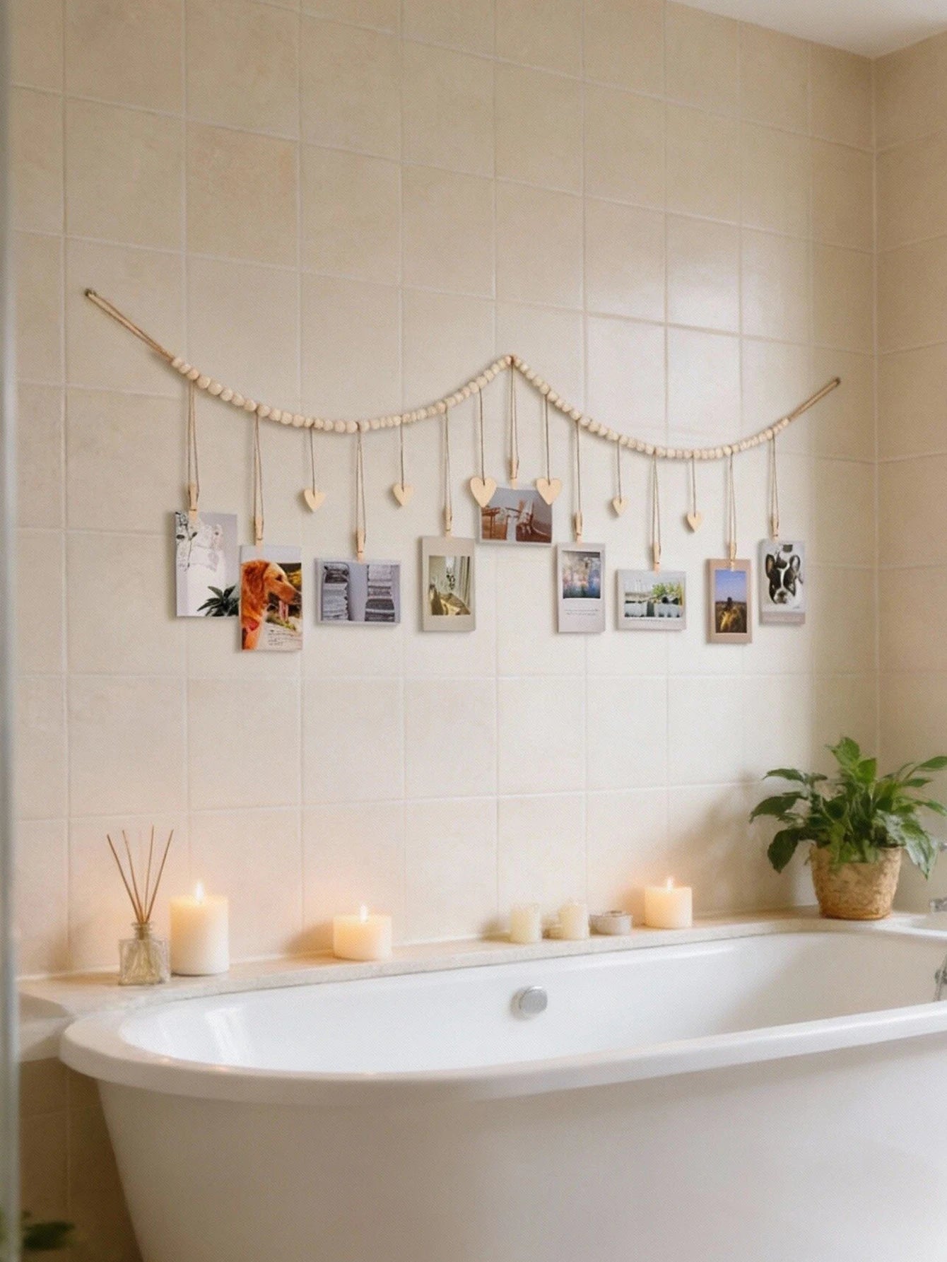 Wooden Bead Photo Garland with Heart Clips Wall Hanging Picture Display String Boho Home Bedroom Dorm Photo Holder Ornament Gift